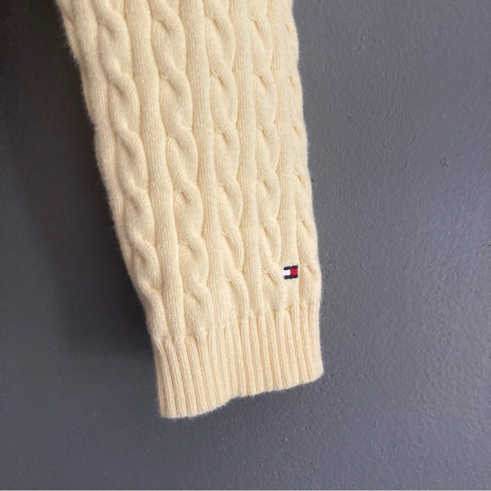 Butter Yellow Classic Cable Knit Tommy Hilfiger Sweater Size Medium - Picture 4 of 6